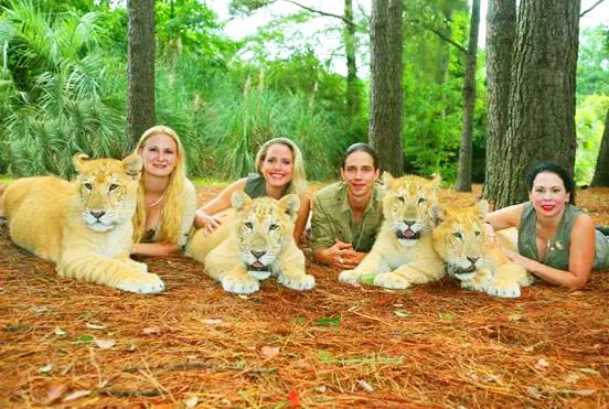 Moksha Bybee with ligers and her team. 